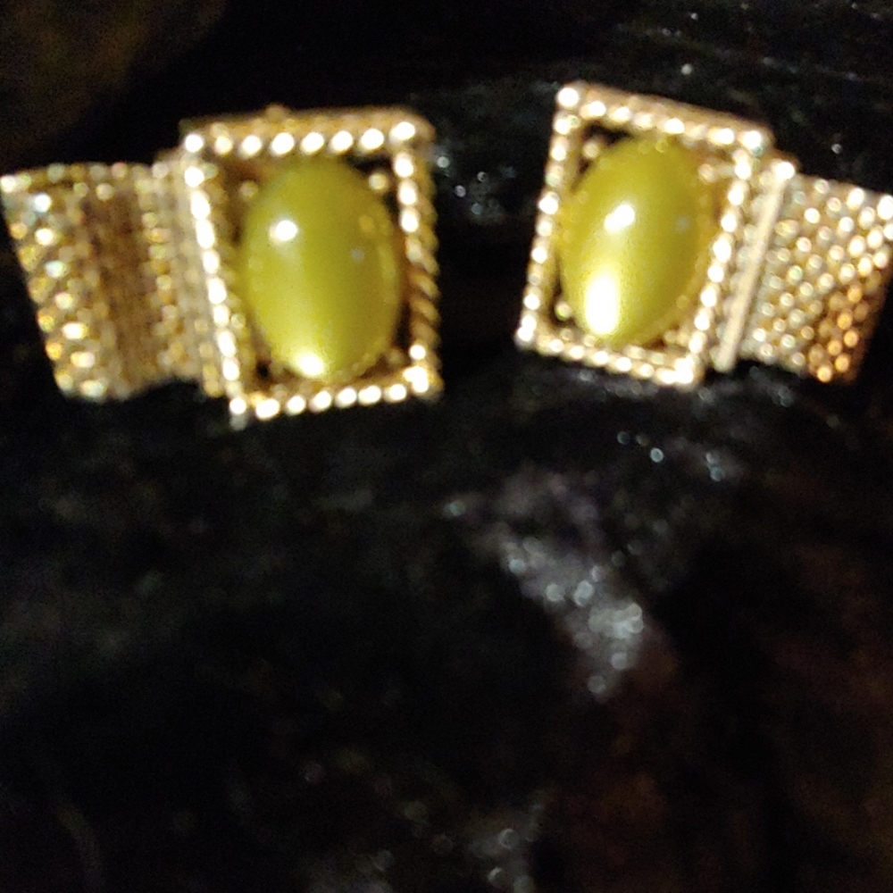 Vintage Swank cuff links with green "tiger eye"